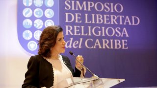 La vicepresidenta Margarita Cedeño aseguró que el Estado dominicano está comprometido en el ejercicio de su rol de fortalecer la libertad religiosa, a la vez que felicitó la celebración del primer Simposio de Libertad Religiosa.