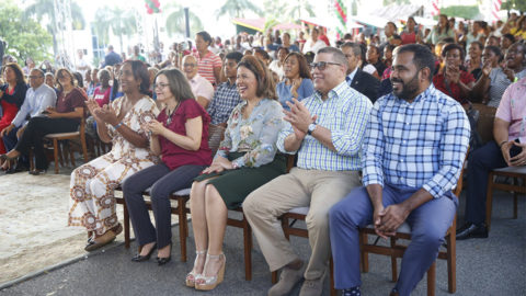 La vicepresidenta de la República, doctora Margarita Cedeño; la directora general de Progresando con Solidaridad (Prosoli), Altagracia Suriel; el director del Sistema Único de Beneficiarios (Siuben), Héctor Medina; la subdirectora de Prosoli, Claudina Valdez; y el director de Planificación Interinstitucional de la Vicepresidencia, Ezequiel Vólquez, durante la celebración de los logros del programa en 2019.