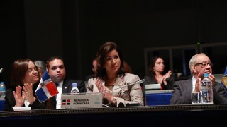 La vicepresidenta Margarita Cedeño, presentó en Perú la expriencia dominicana en materia de inclusión social.