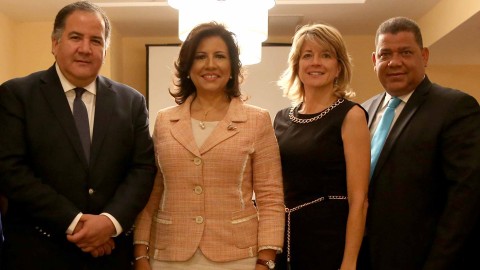 Margartia Cedeño, Miguel Barreto, Lauren Landi (PMA) y Héctor Medina, de Prosoli.